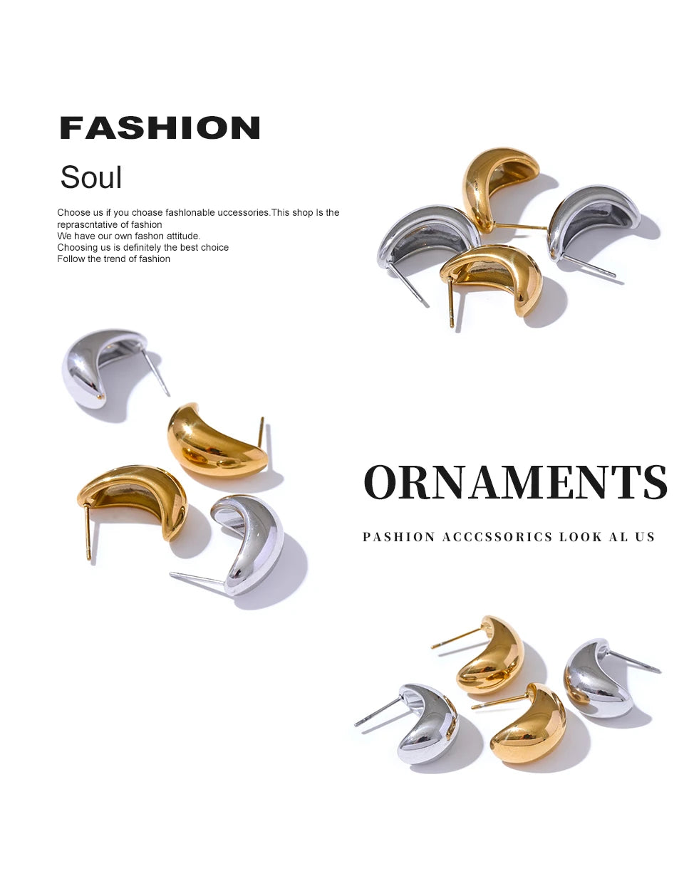 Geometric earrings in gold-plated stainless steel.