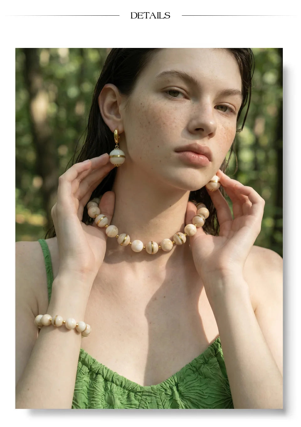 Resin acrylic beaded earrings in gold-plated stainless steel with resin and acrylic.