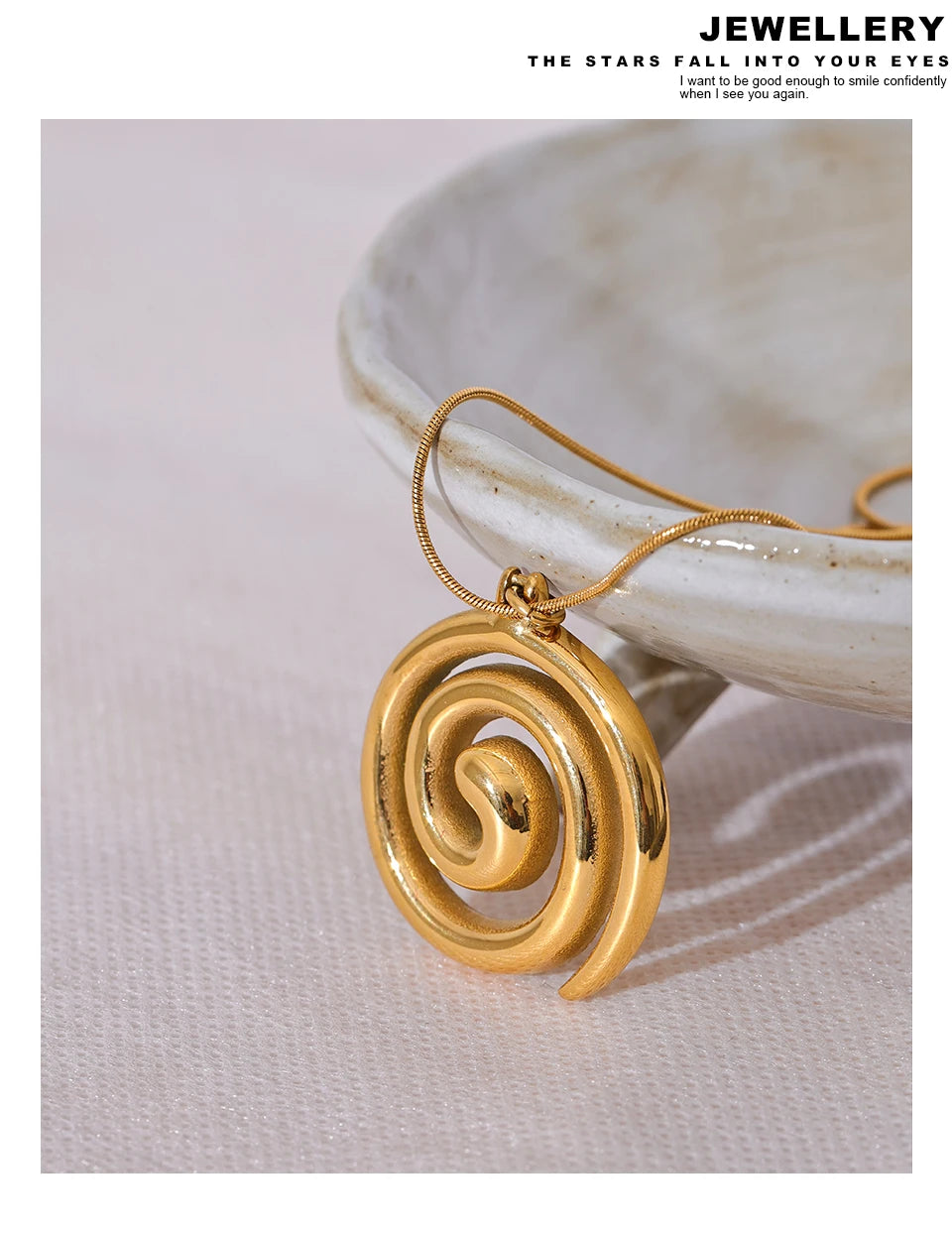 Geometric necklace in gold-plated stainless steel.