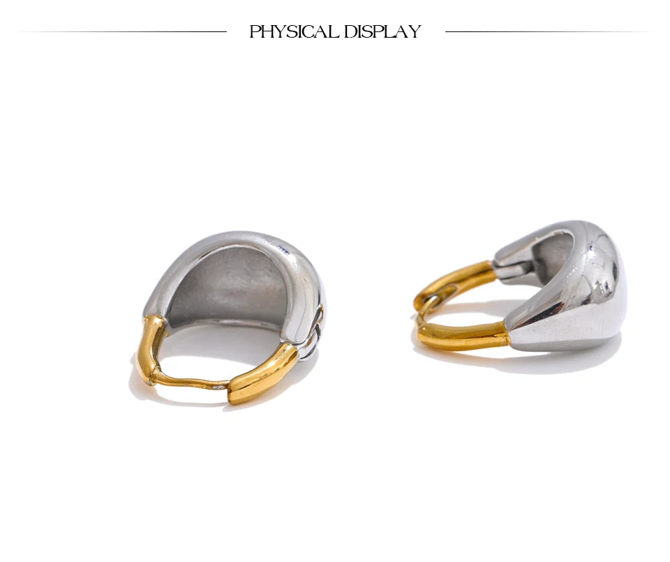 Geometric earrings in gold-plated stainless steel.