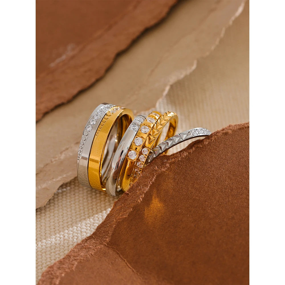 Cubic zirconia geometric ring in 18K gold-plated stainless steel with cubic zirconia.