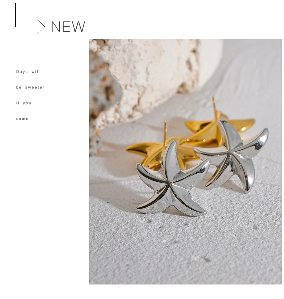Star earrings in gold-plated 316L stainless steel.