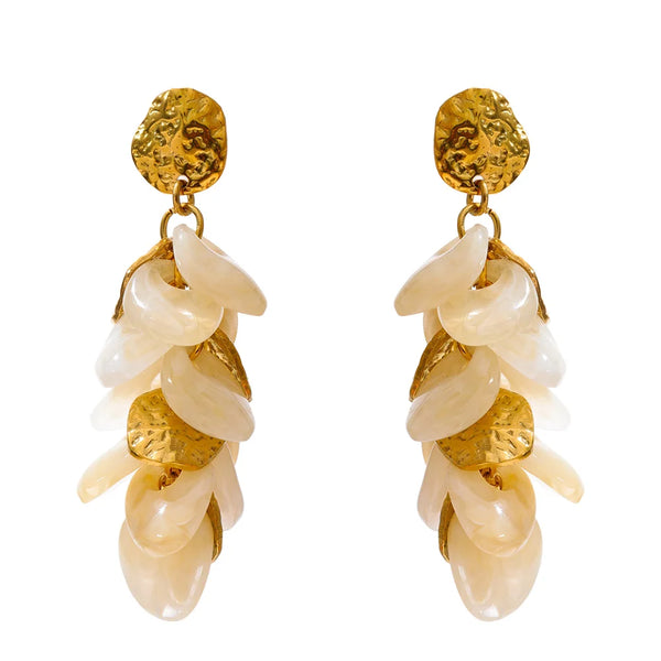 Gold-plated stainless steel earrings with resin, featuring a large pearl cluster and smaller pearls.