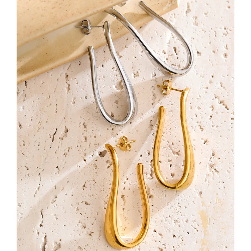 Geometric earrings in gold-plated 316L stainless steel.