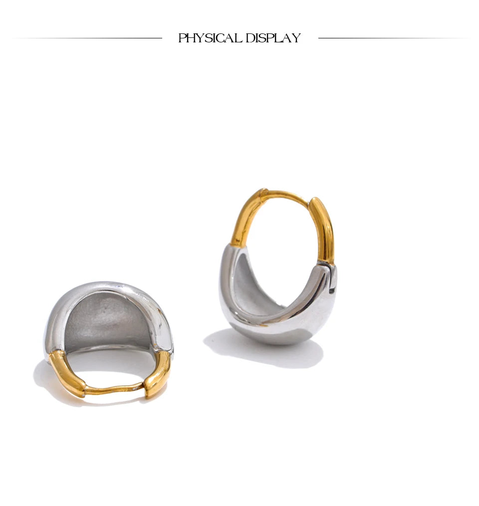 Geometric earrings in gold-plated stainless steel.