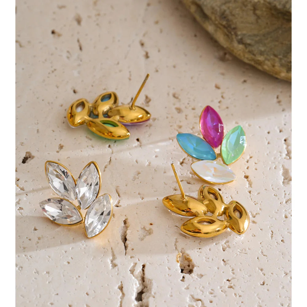White crystal flower earrings in gold-plated stainless steel with crystal.