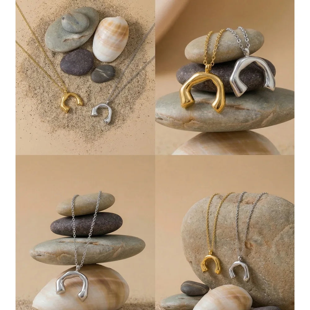 Minimalist geometric necklace in gold-plated stainless steel.