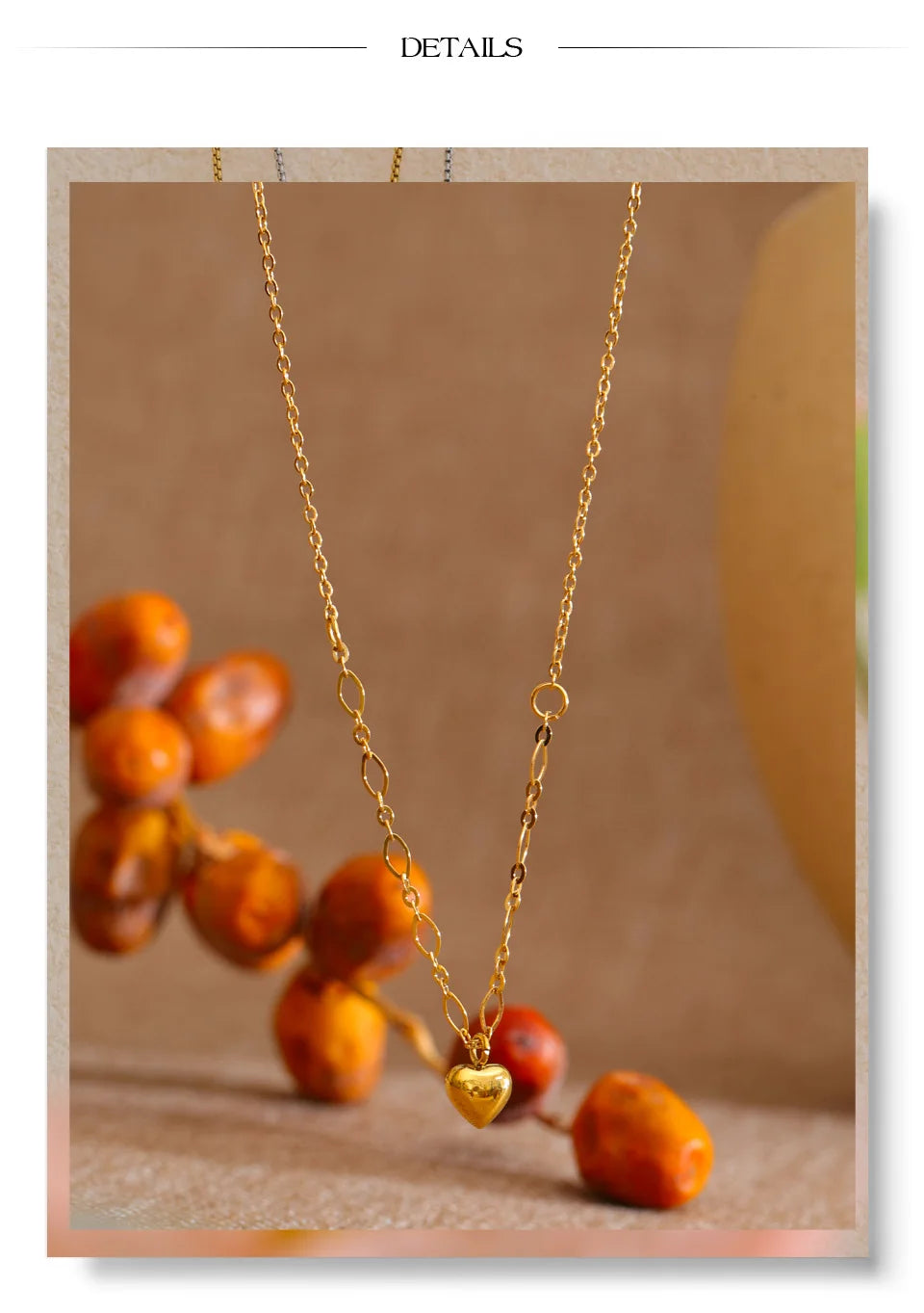 Heart geometric necklace in gold-plated stainless steel.