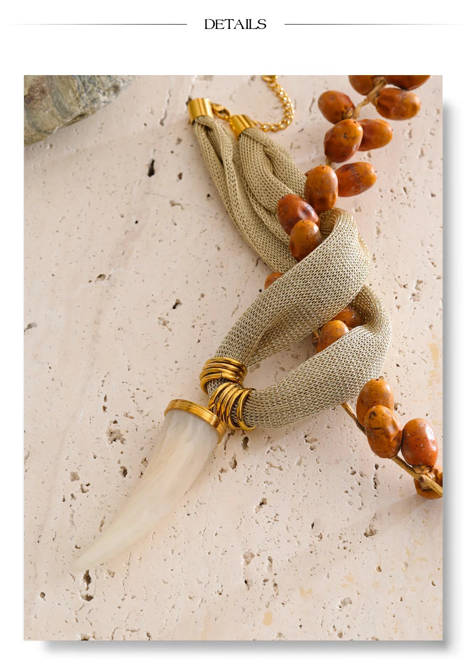Resin geometric chain necklace in gold-plated stainless steel with resin.