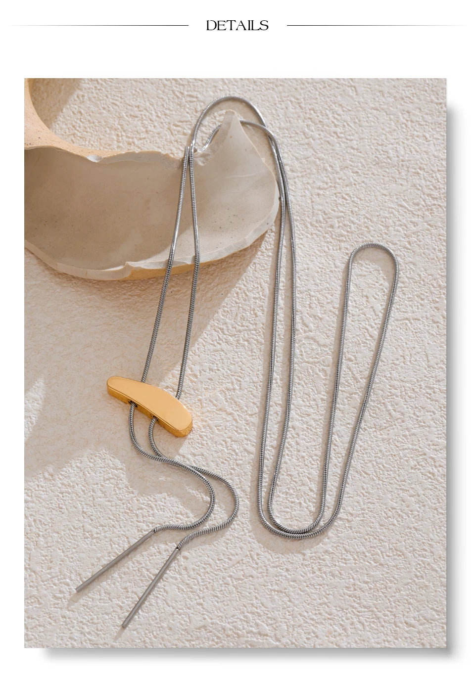 Geometric chain necklace in gold-plated 316L stainless steel.