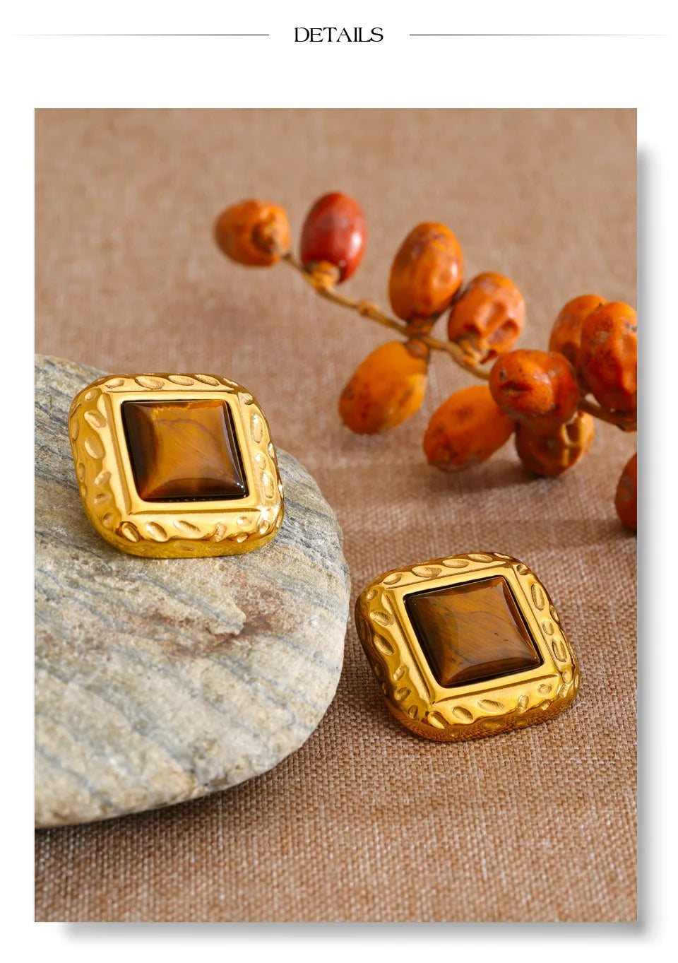Natural stone geometric earrings in gold-plated stainless steel with natural stone.