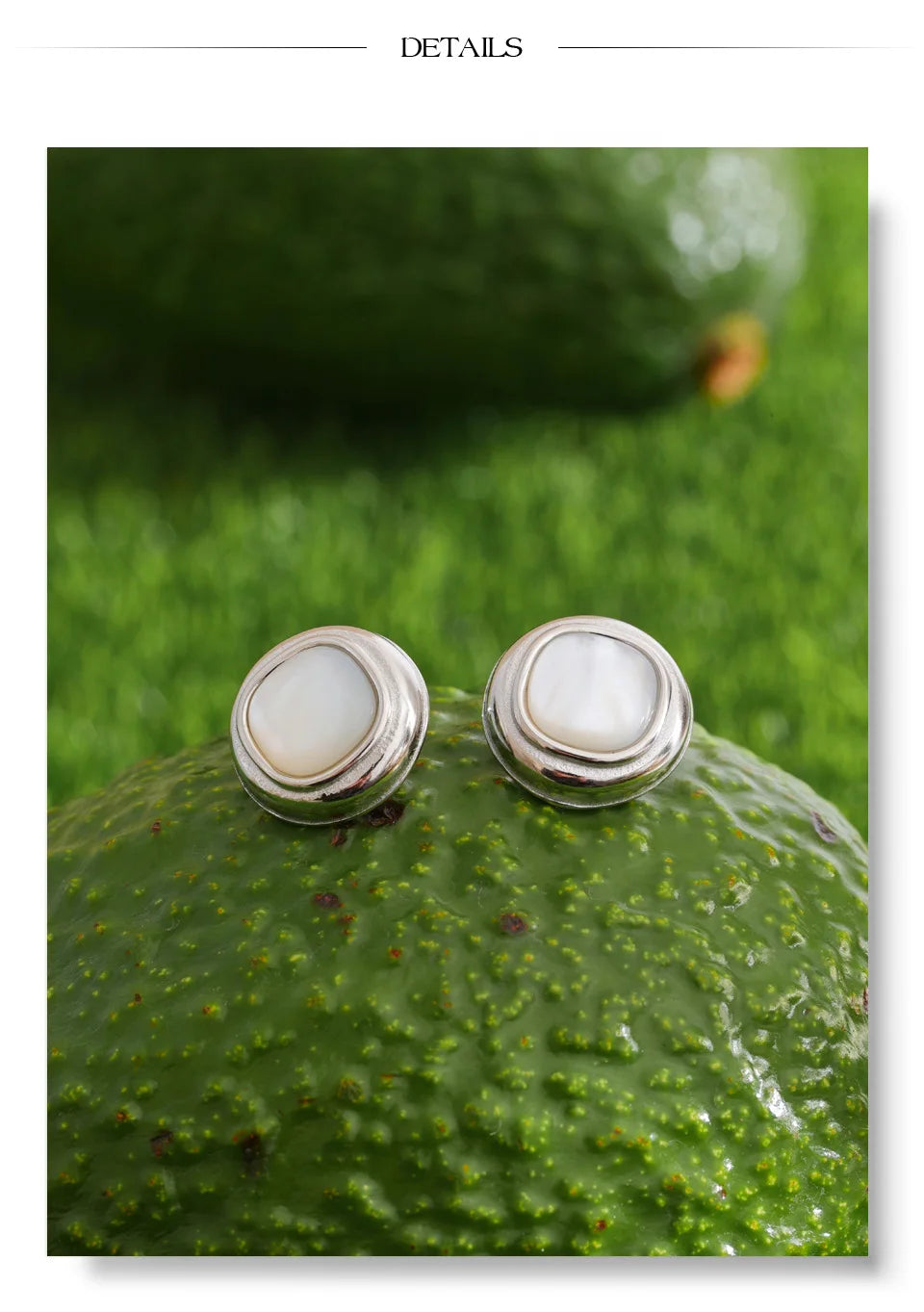 Shell geometric earrings in gold-plated stainless steel with shell.