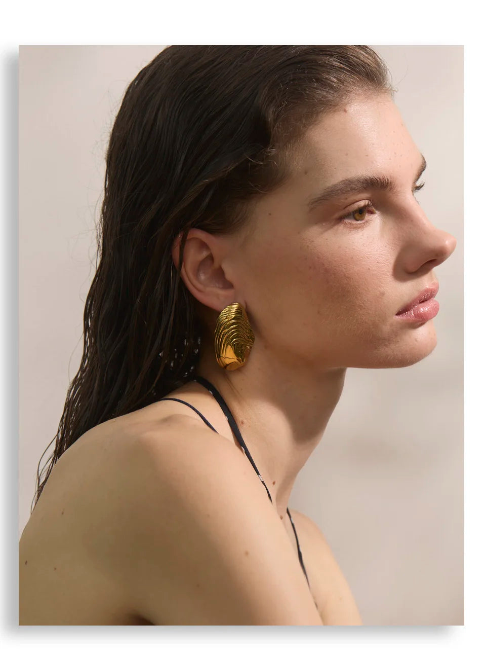 Geometric earrings in gold-plated stainless steel.