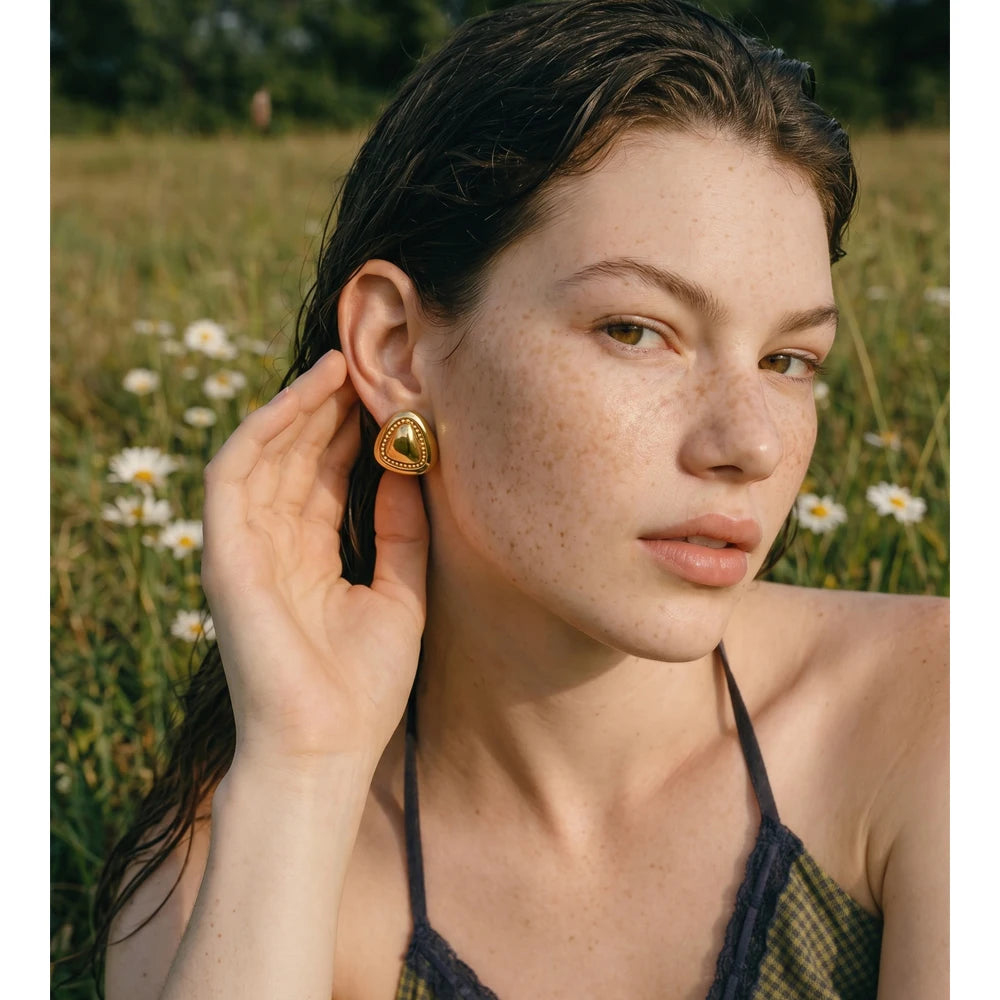 Geometric earrings in gold-plated stainless steel.