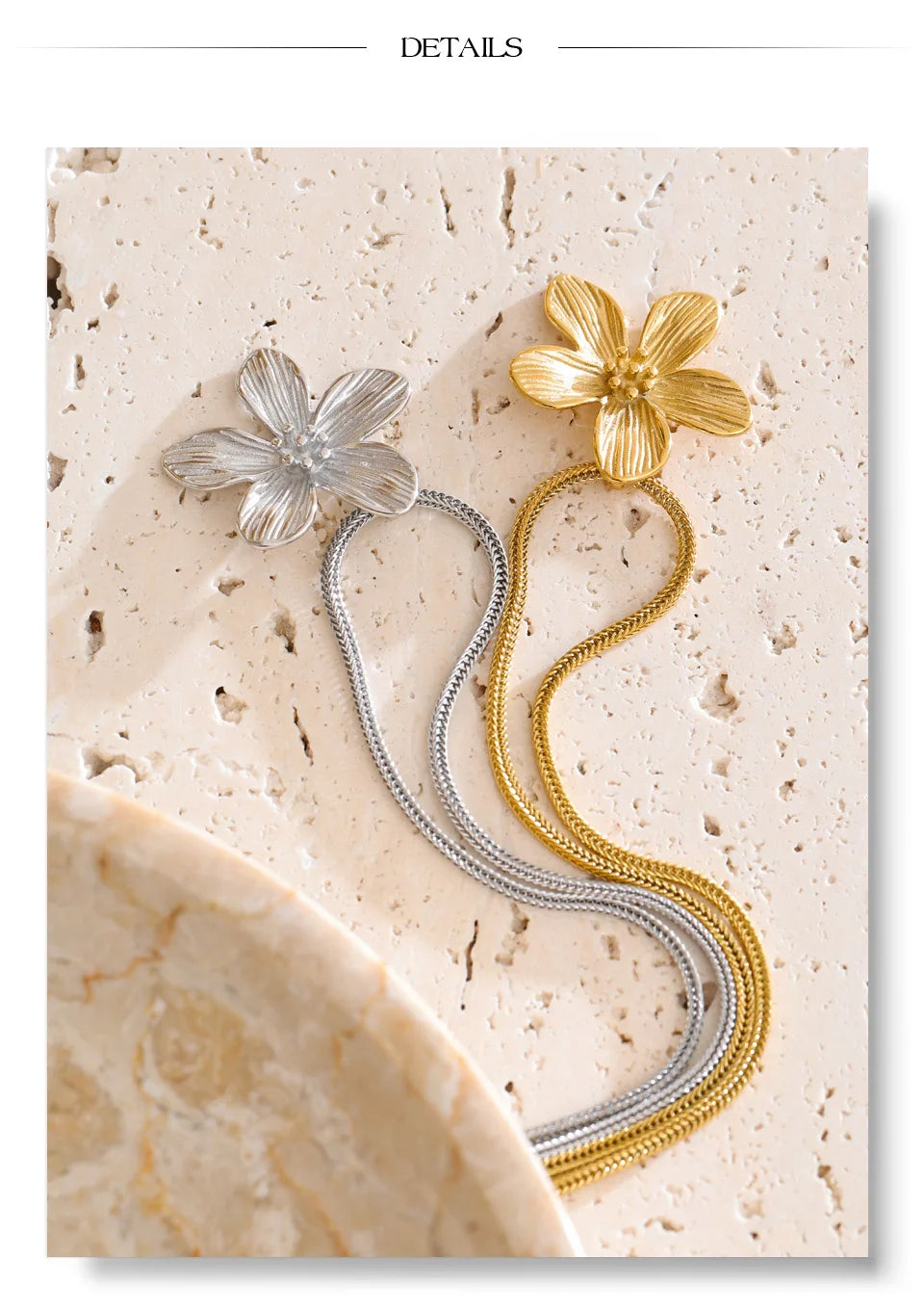 Flower necklace in gold-plated stainless steel.