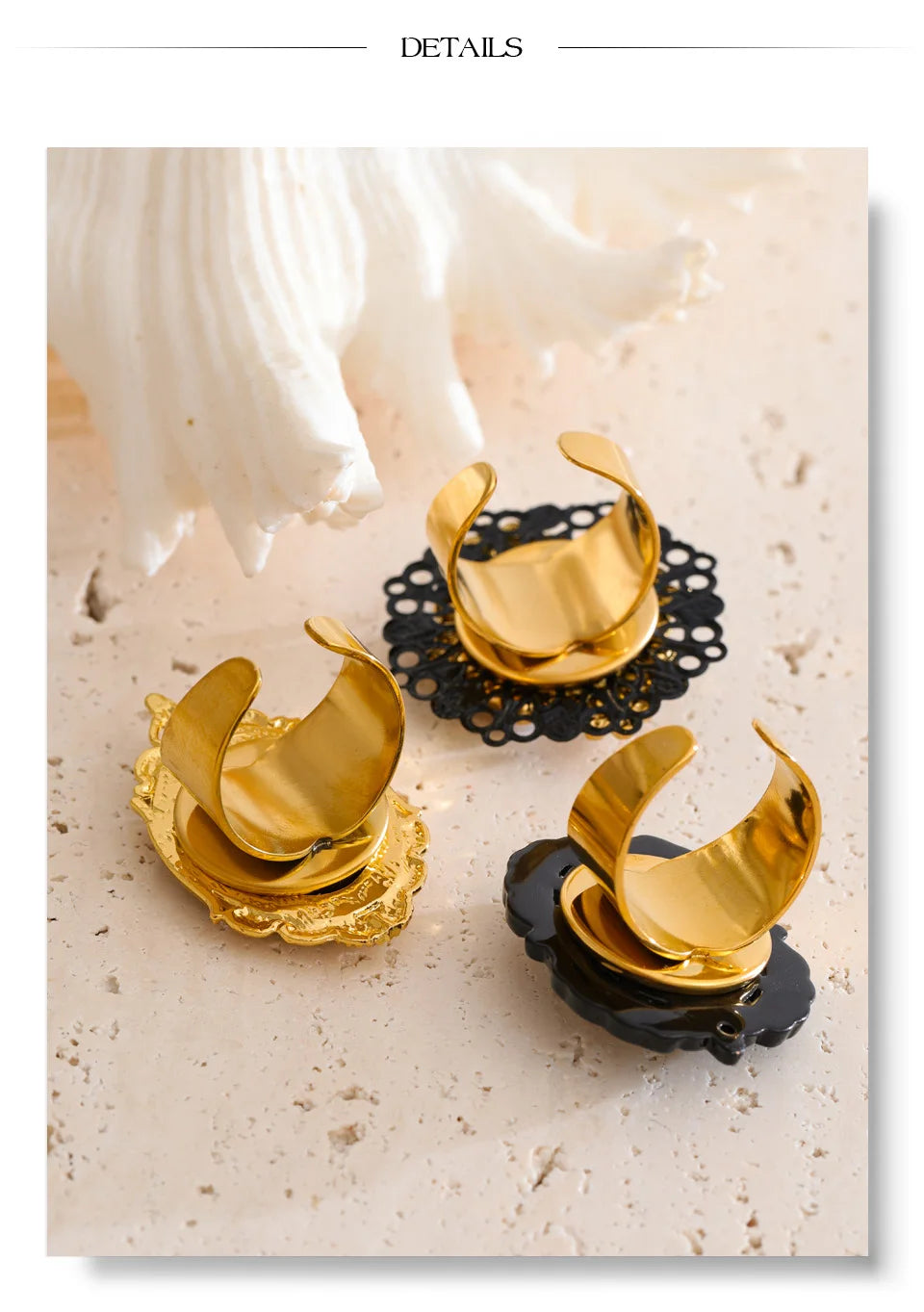 Pearl resin geometric ring in 18K gold-plated stainless steel with pearl and resin.