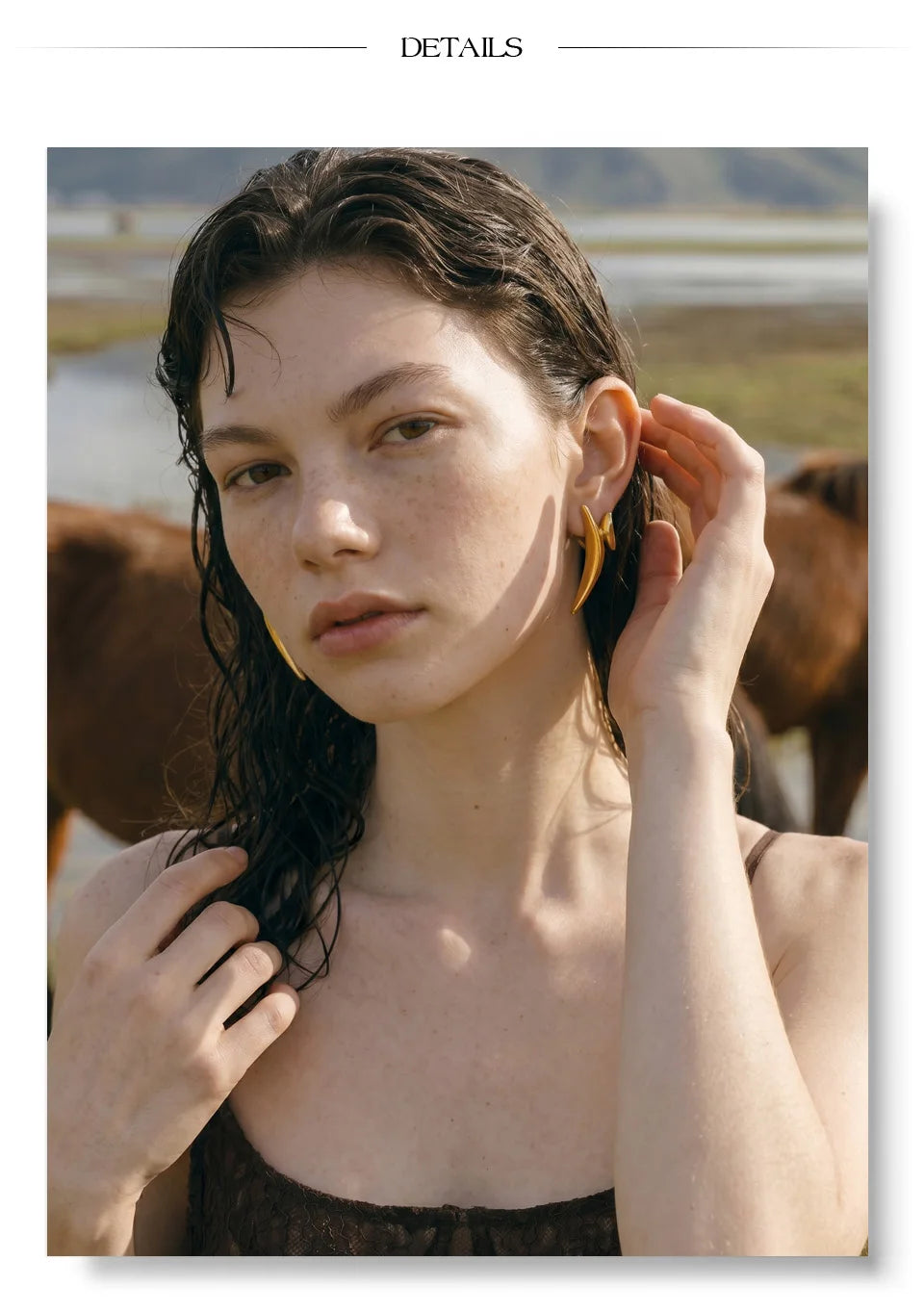 Geometric earrings in gold-plated stainless steel.