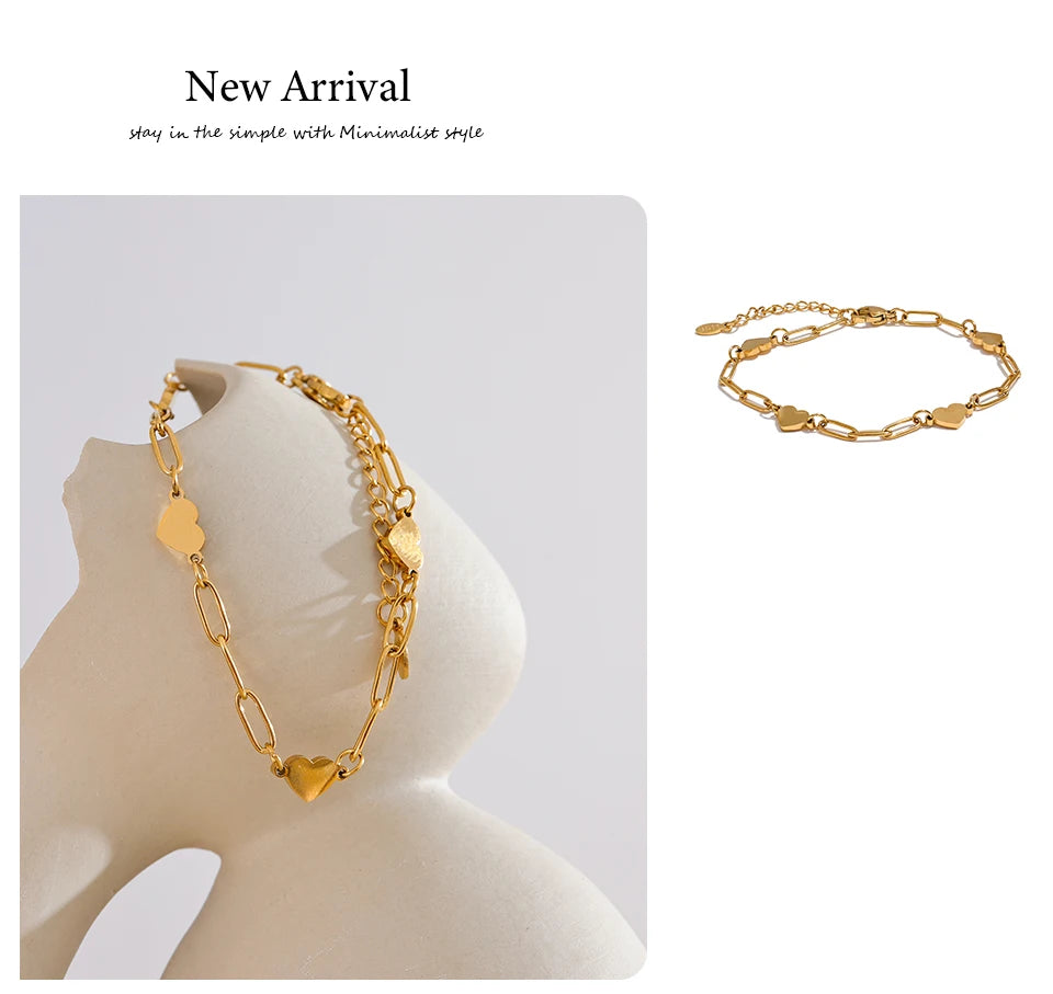 Heart chain necklace in gold-plated stainless steel.