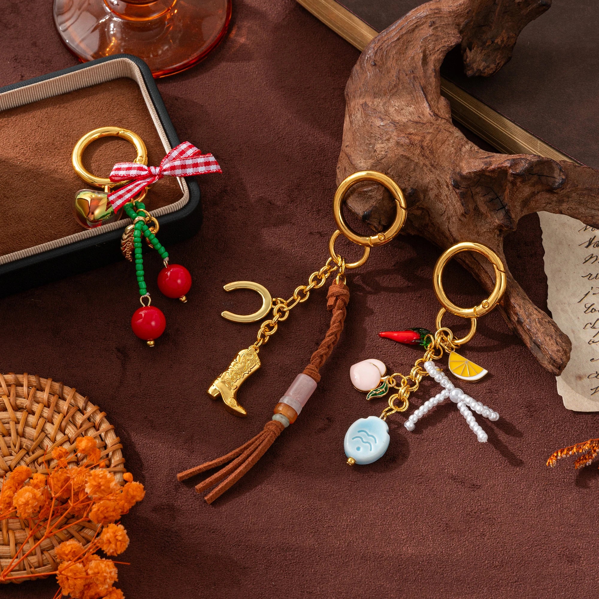 DIY fashionable keychain bag pendant to match with brooch accessories Keychain for bags