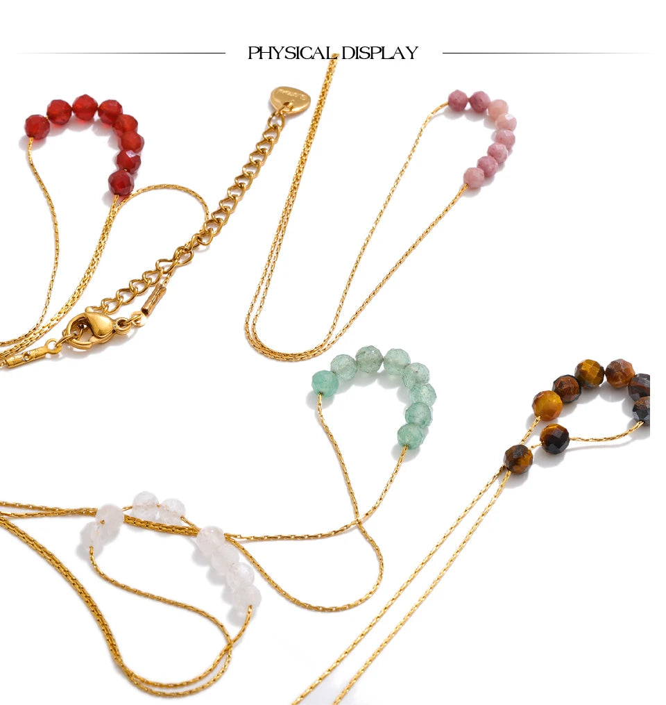 Natural stone beaded geometric necklace in gold-plated stainless steel with natural stone.
