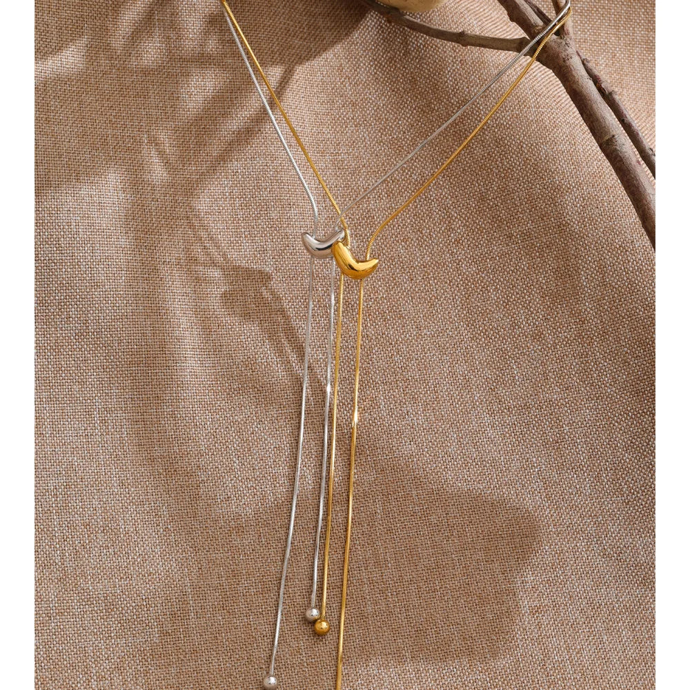 Geometric chain necklace in gold-plated stainless steel.