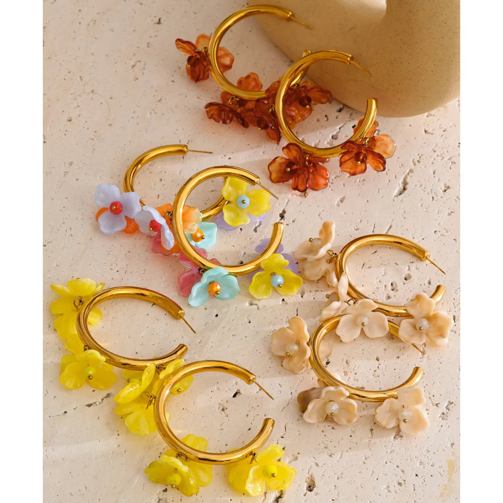 Resin flower multi-color earrings in gold-plated stainless steel with resin.