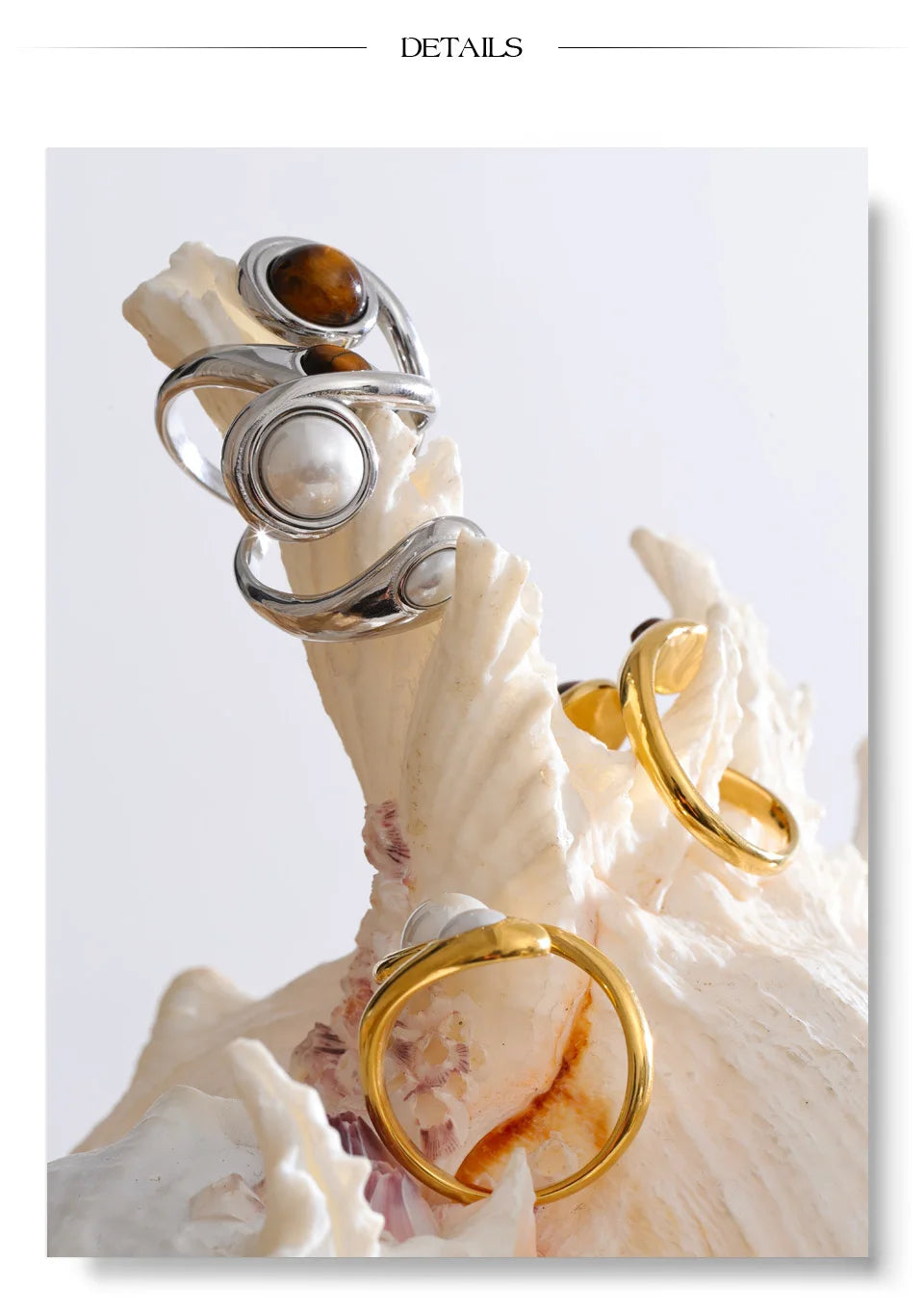 Pearl natural stone geometric ring in 18K gold-plated stainless steel with pearl and natural stone.
