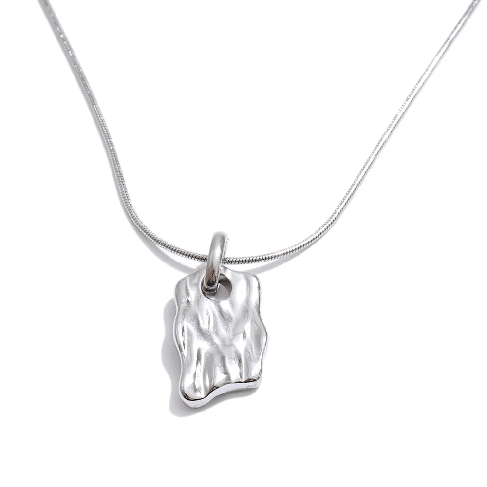 Geometric necklace in gold-plated stainless steel.