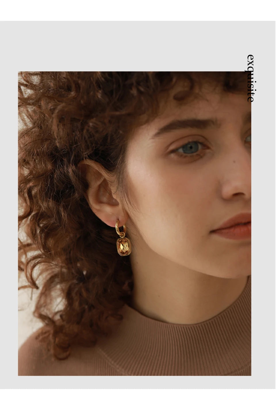 Green cubic zirconia geometric earrings in 18K gold-plated stainless steel with cubic zirconia.