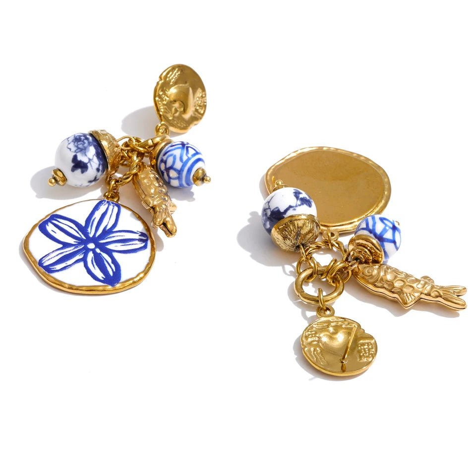 Flower beaded earrings in gold-plated stainless steel.