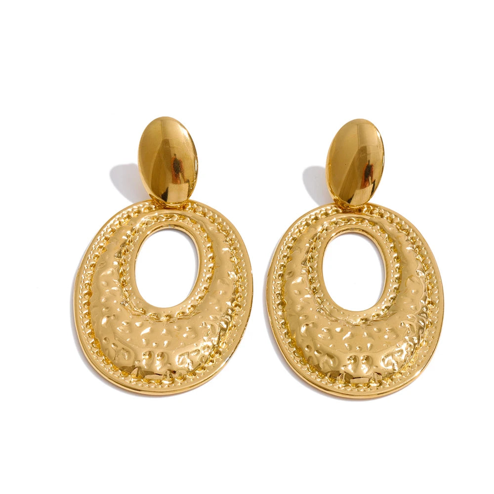 Geometric earrings in gold-plated stainless steel.