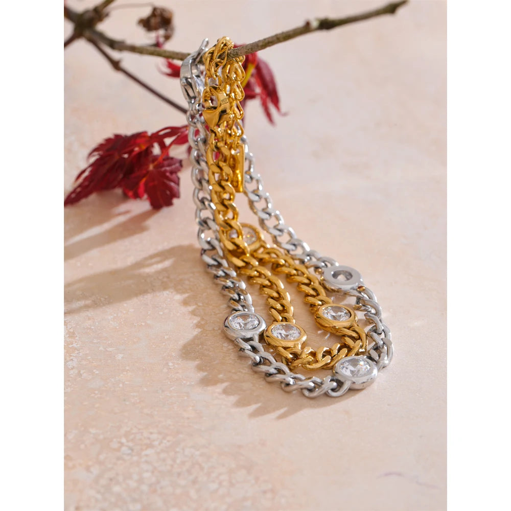 Cubic zirconia geometric chain necklace in gold-plated stainless steel with cubic zirconia.