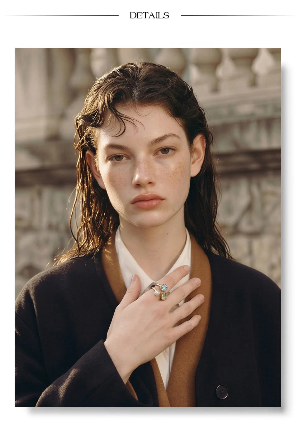 Pearl crystal geometric ring in 18K gold-plated stainless steel with pearl and crystal.