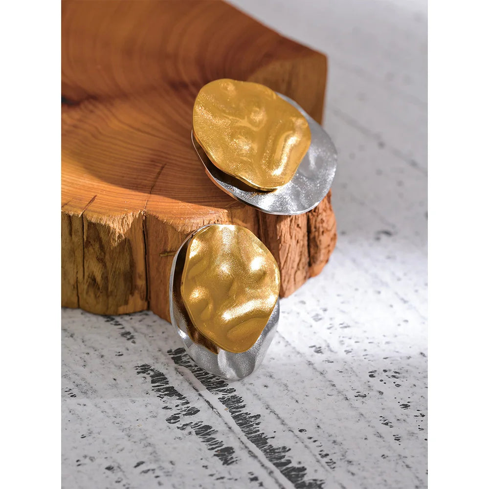 Geometric earrings in gold-plated stainless steel.