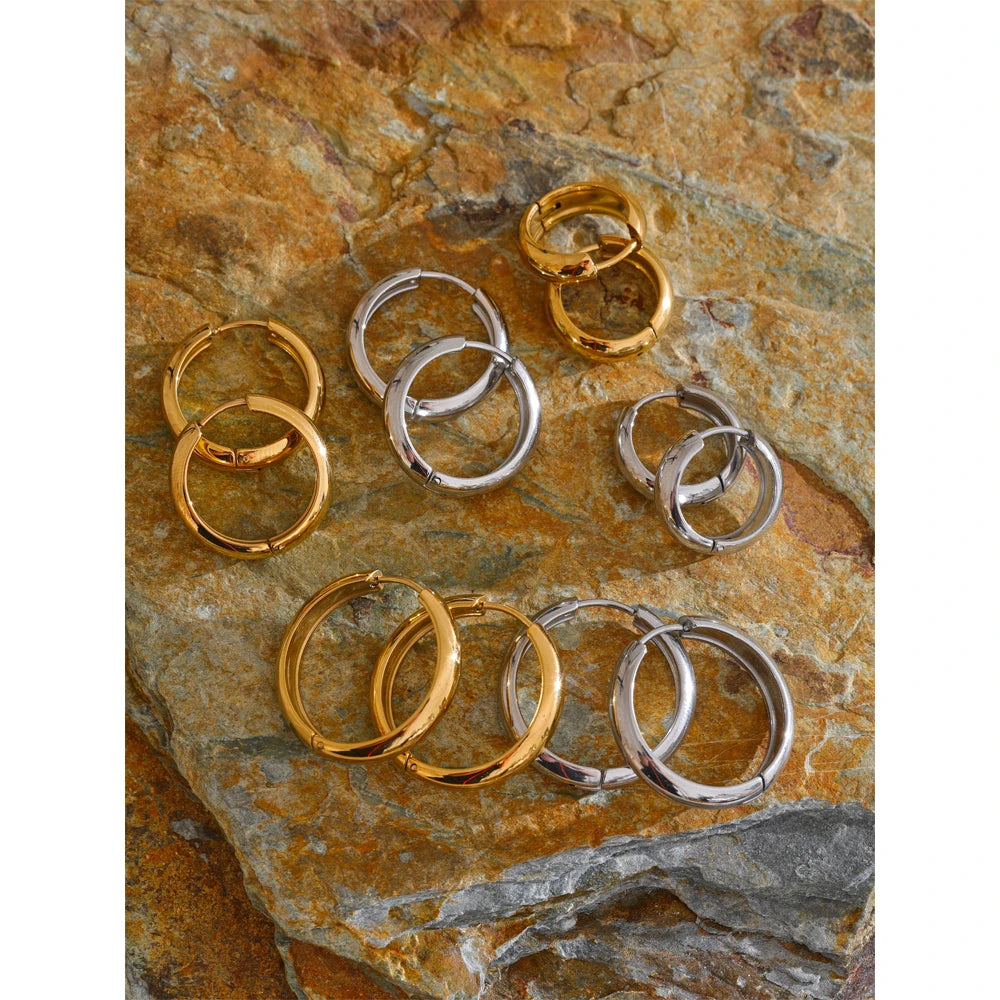Geometric earrings in gold-plated stainless steel.