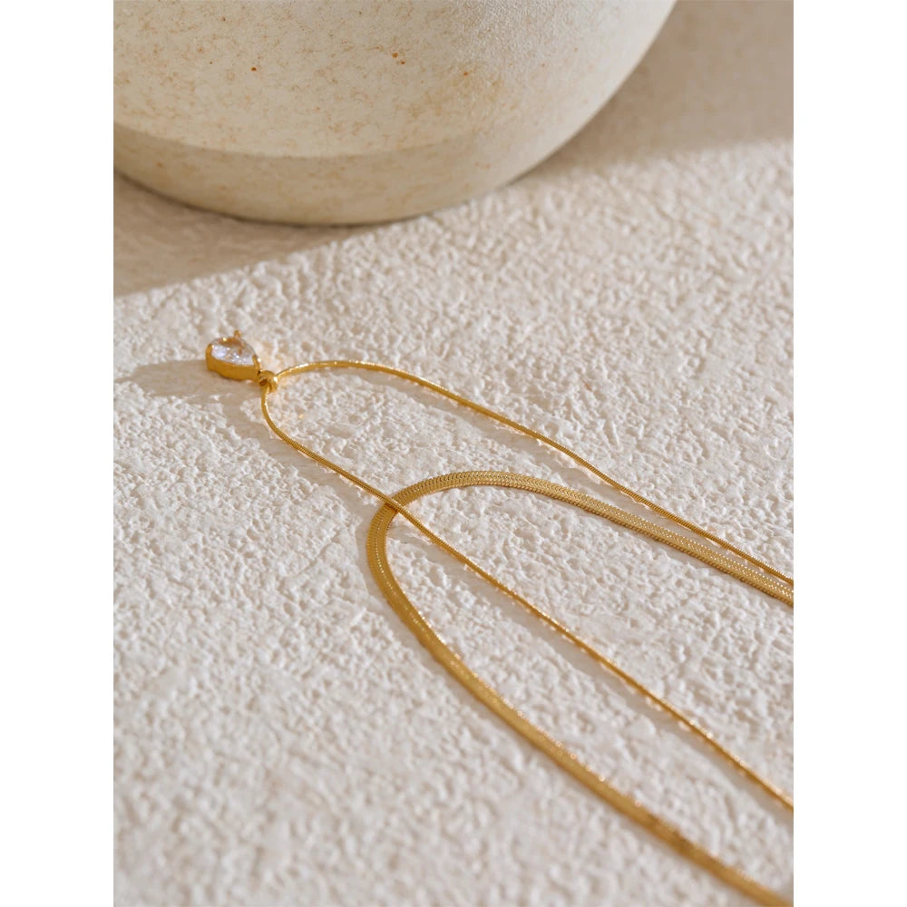 Cubic zirconia snake geometric necklace in gold-plated stainless steel with cubic zirconia.