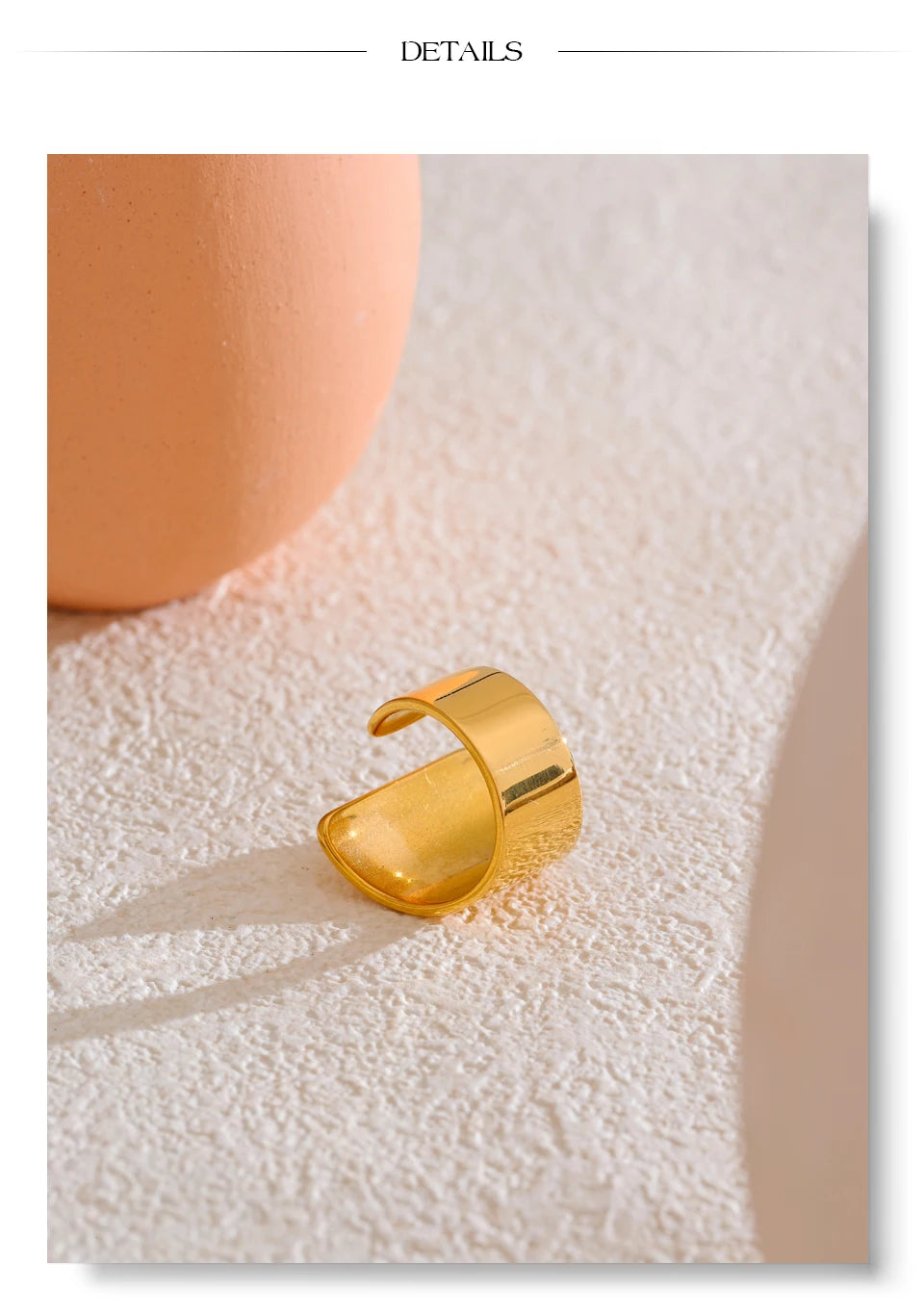 Minimalist geometric ring in 18K gold-plated stainless steel.