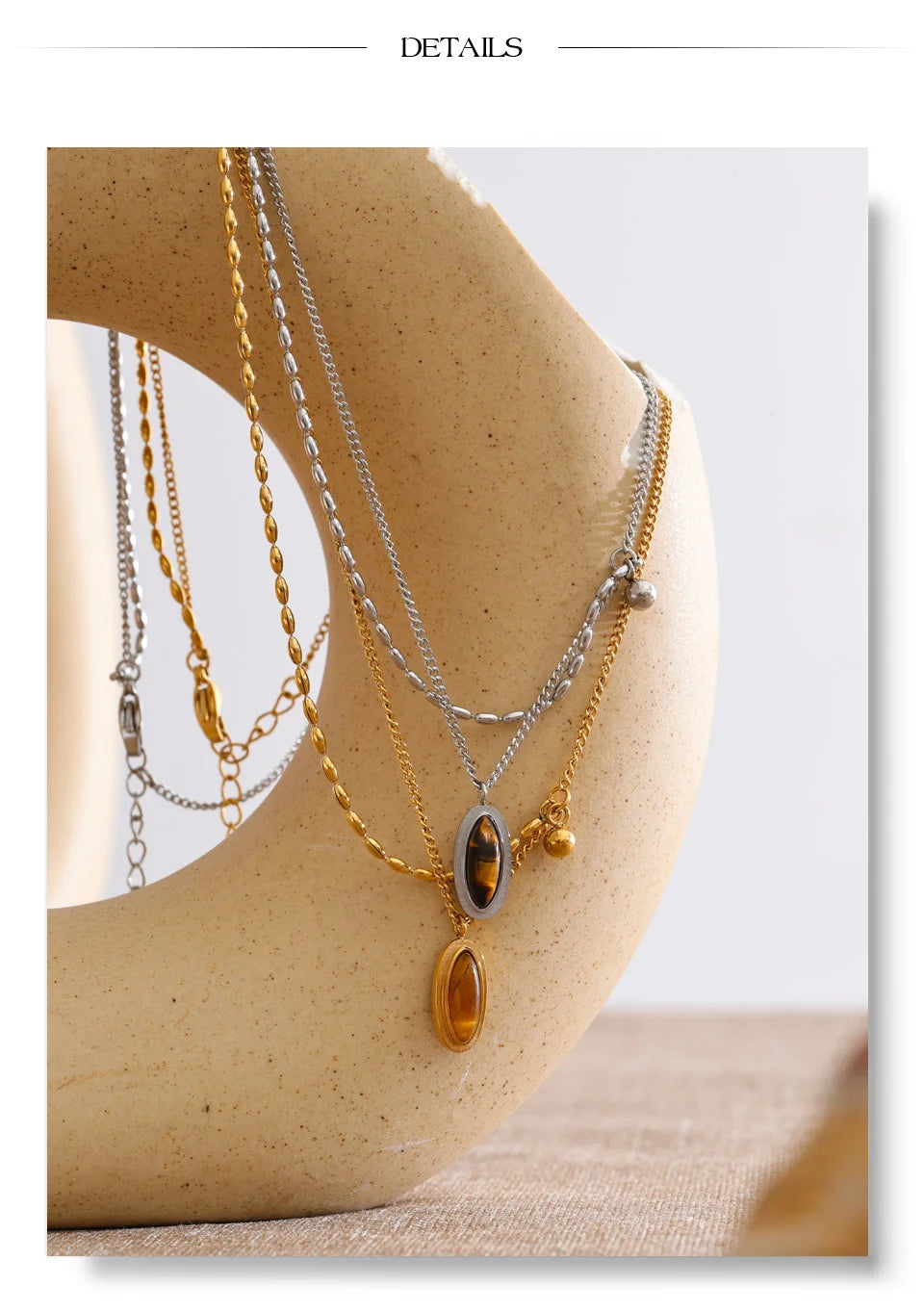 Natural stone geometric chain necklace in gold-plated stainless steel with natural stone.