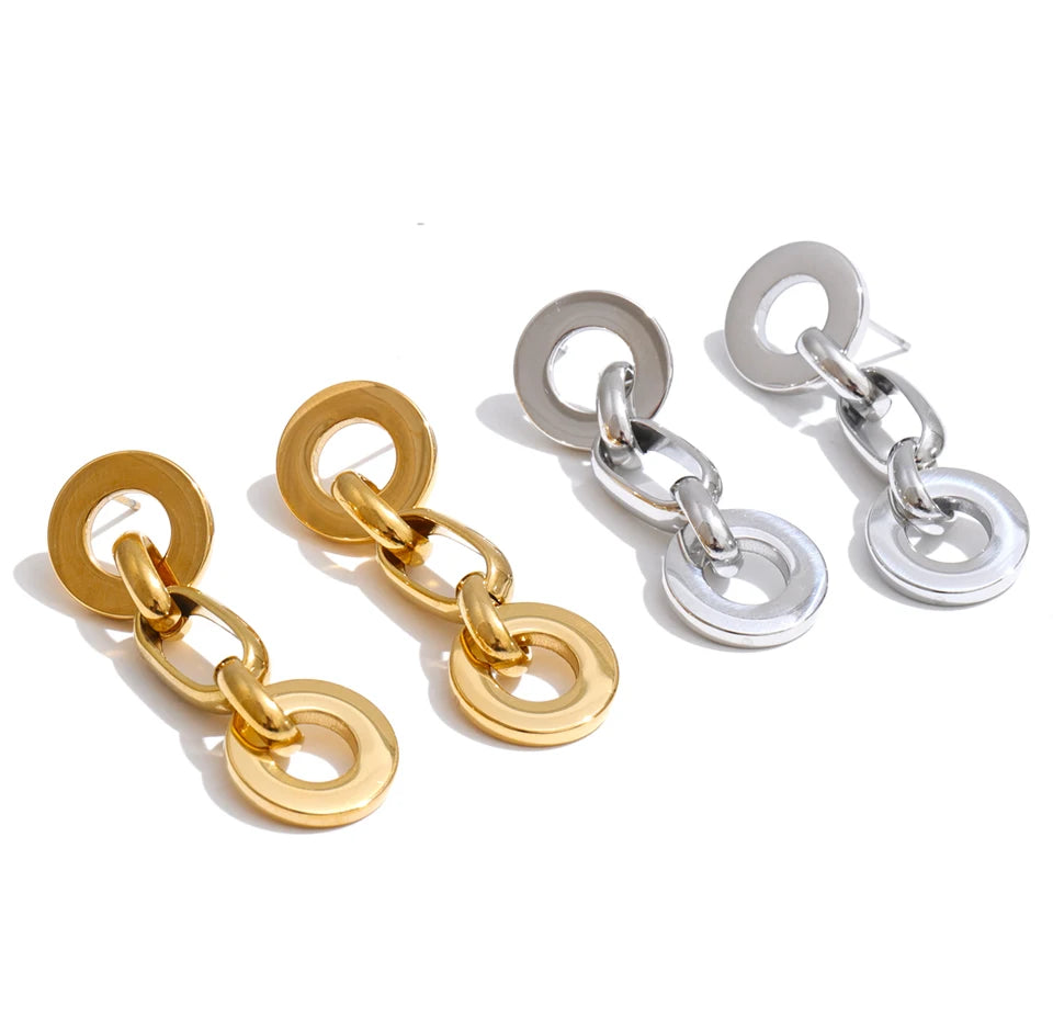 Geometric chain earrings in gold-plated stainless steel.