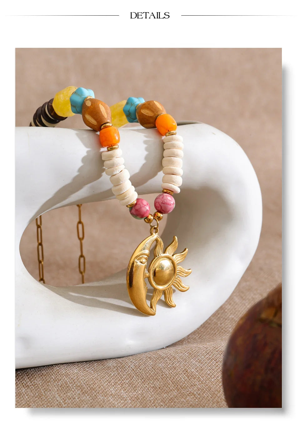 Resin natural stone moon necklace in gold-plated stainless steel with natural stone and resin.