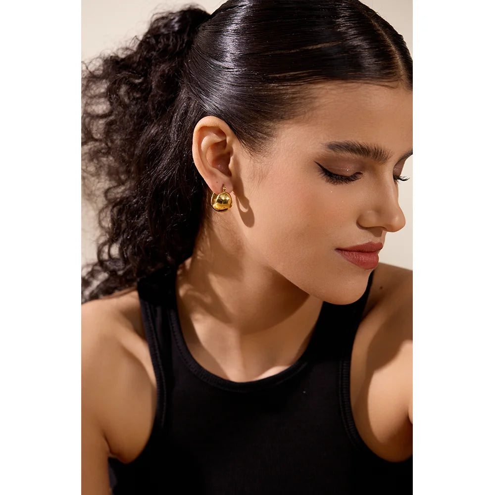 Geometric earrings in gold-plated stainless steel.