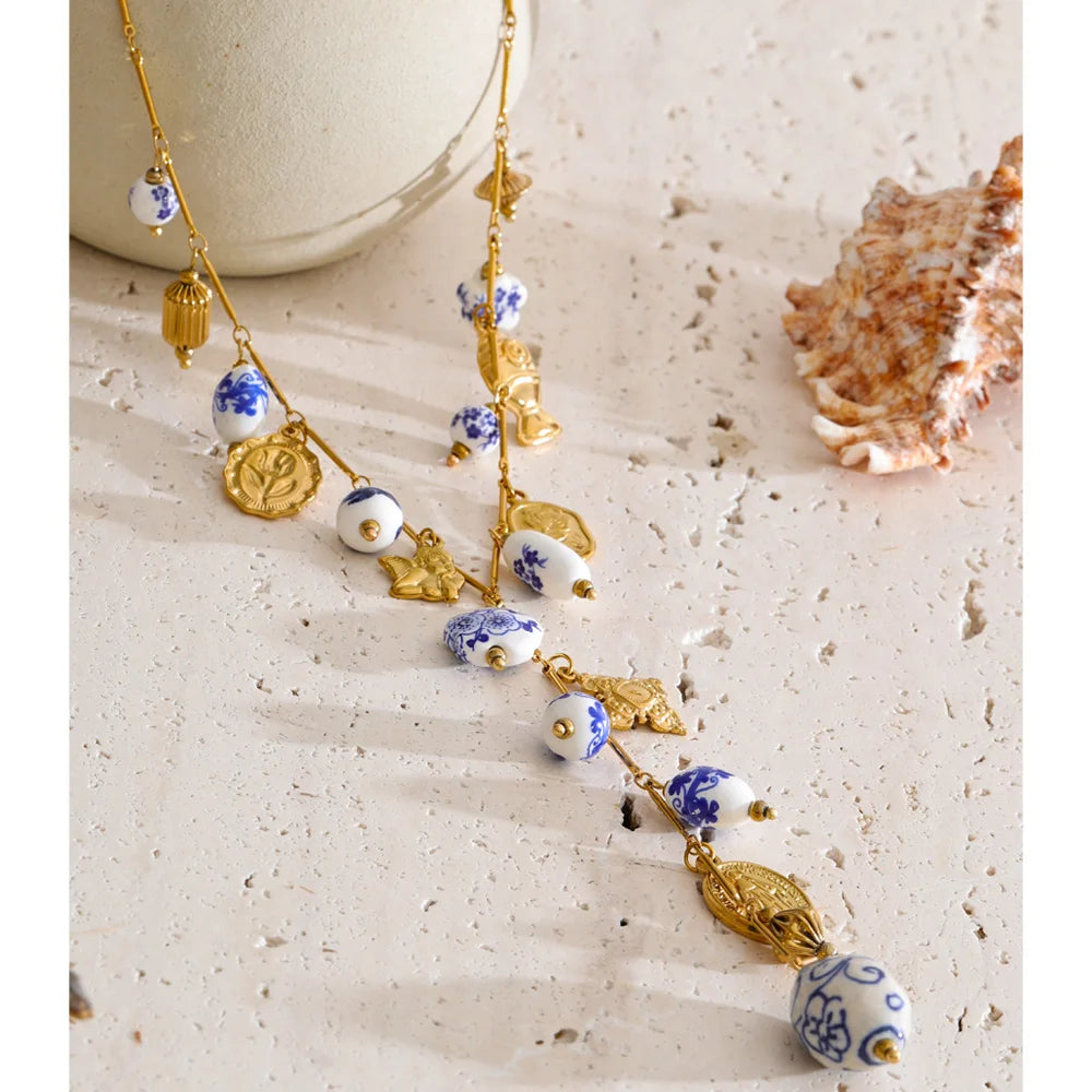 Heart flower necklace in gold-plated stainless steel.