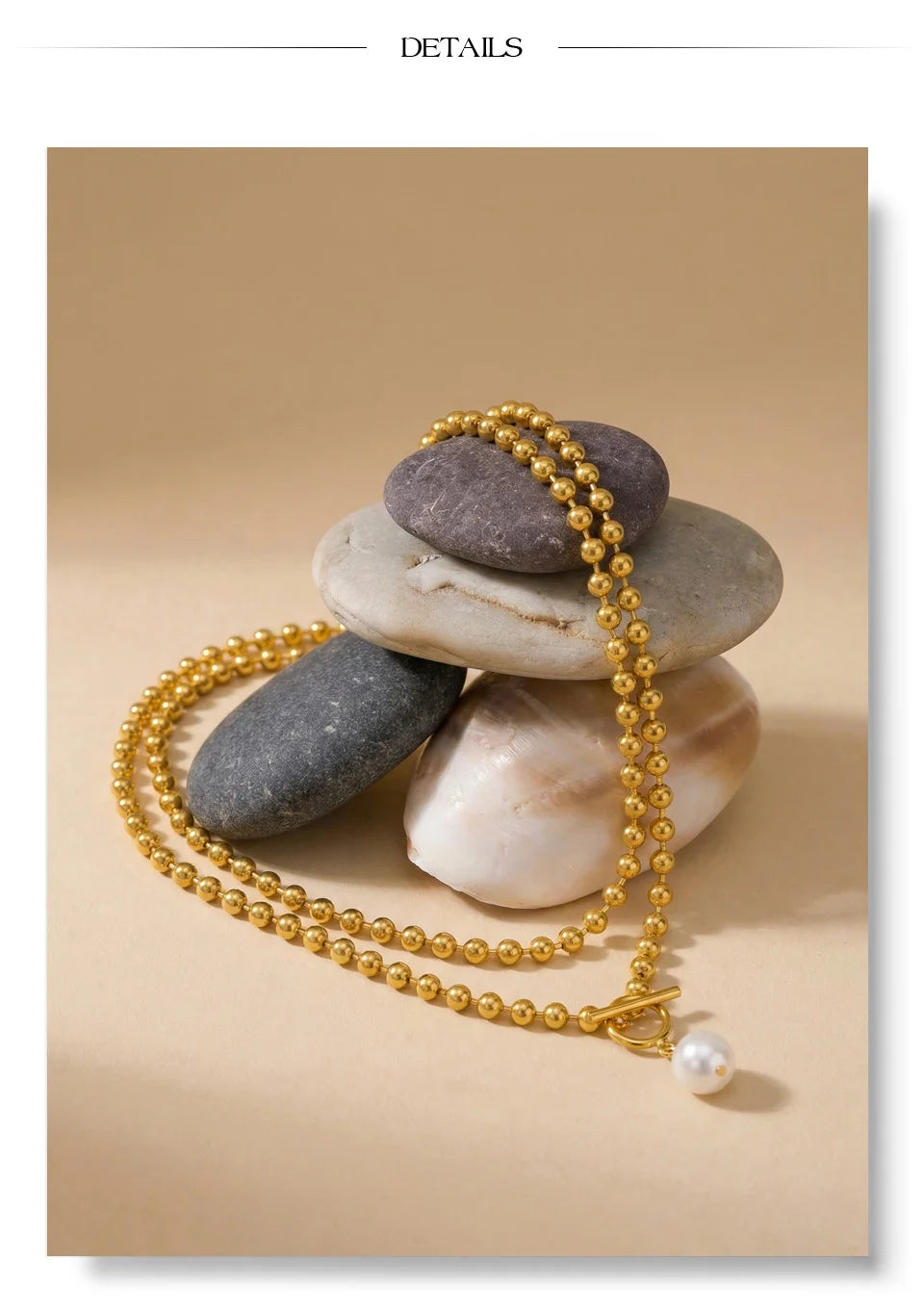 Pearl beaded geometric necklace in gold-plated stainless steel with pearl.