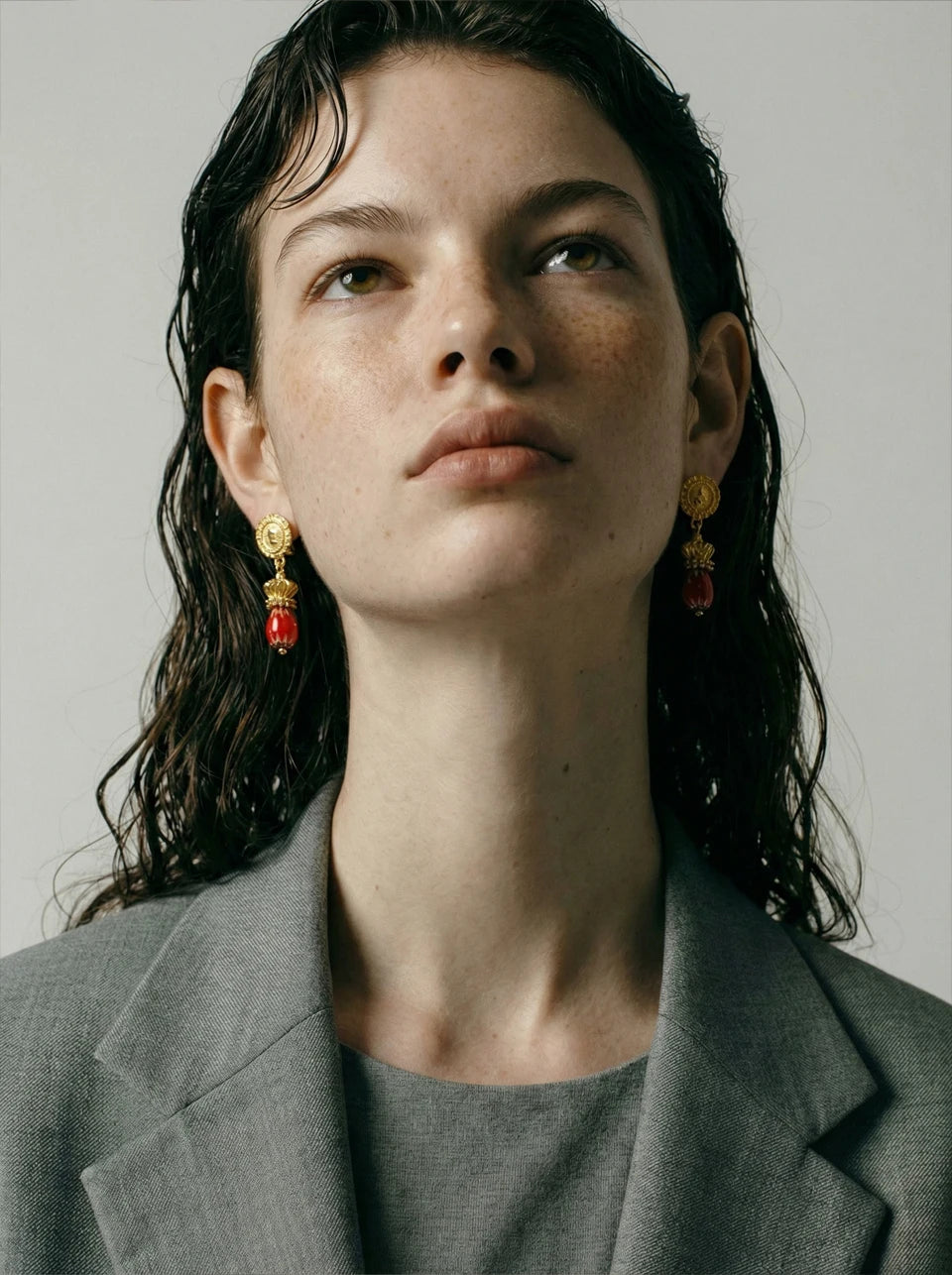 Geometric earrings in gold-plated stainless steel.
