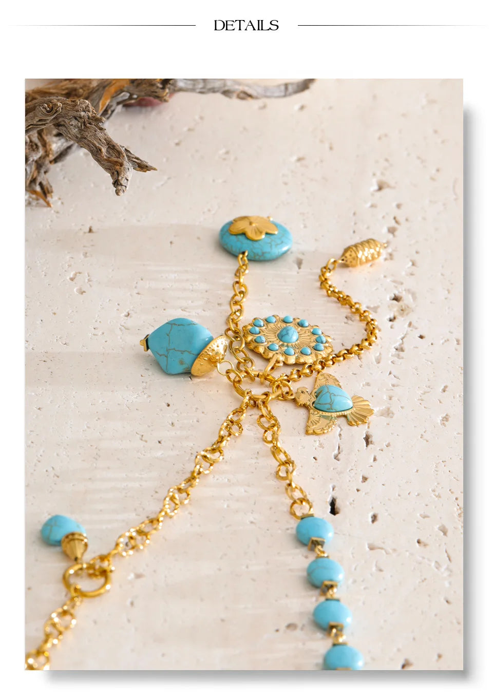 Natural stone flower geometric necklace in gold-plated stainless steel with natural stone.