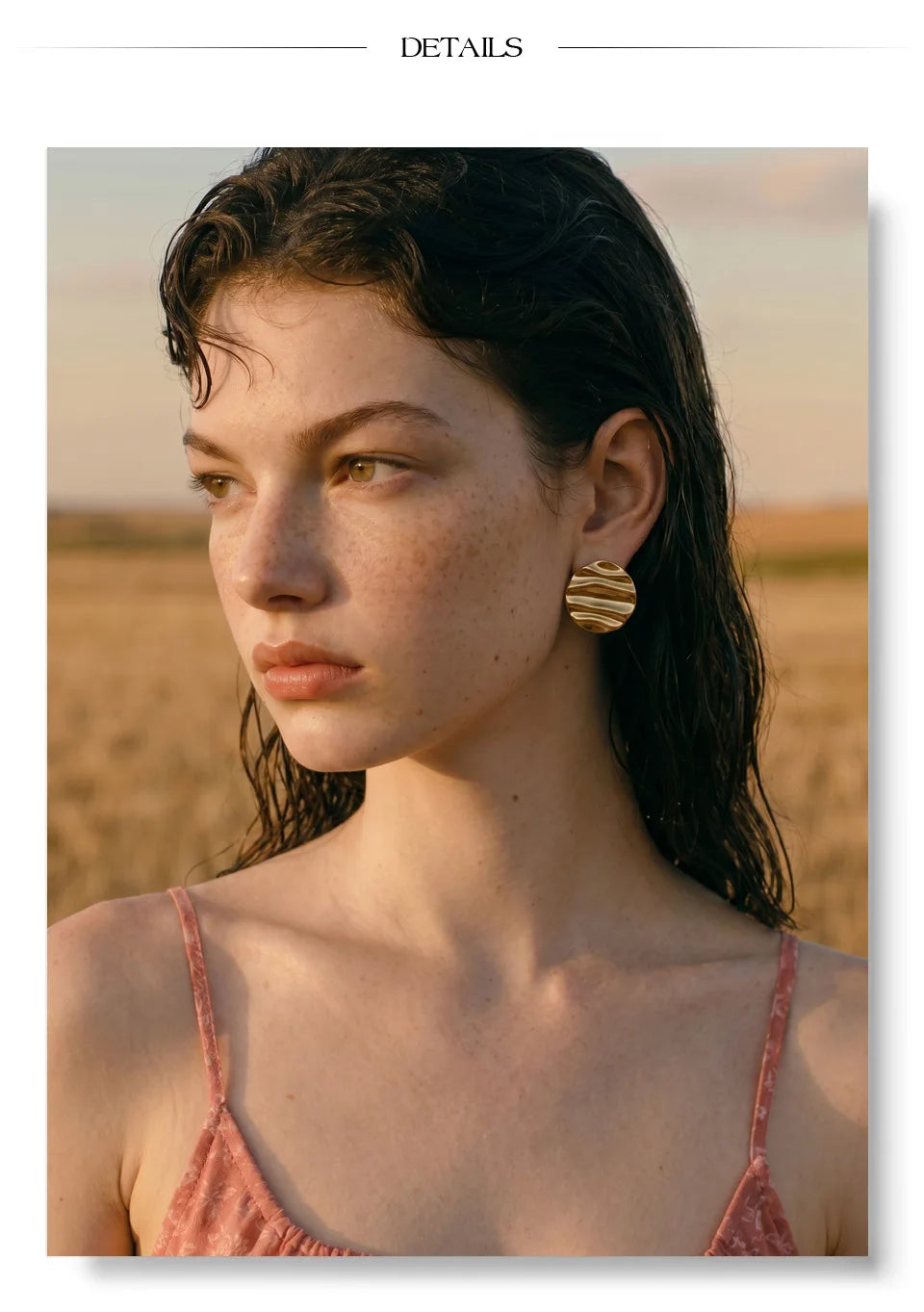 Geometric earrings in gold-plated stainless steel.
