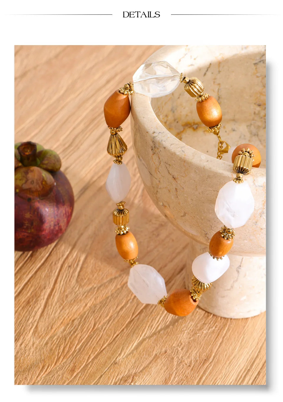 Resin beaded geometric necklace in gold-plated stainless steel with resin.