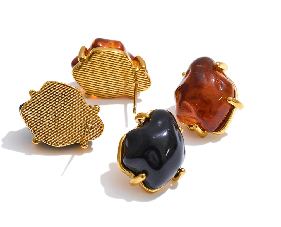 Black resin acrylic earrings in gold-plated stainless steel with resin and acrylic.