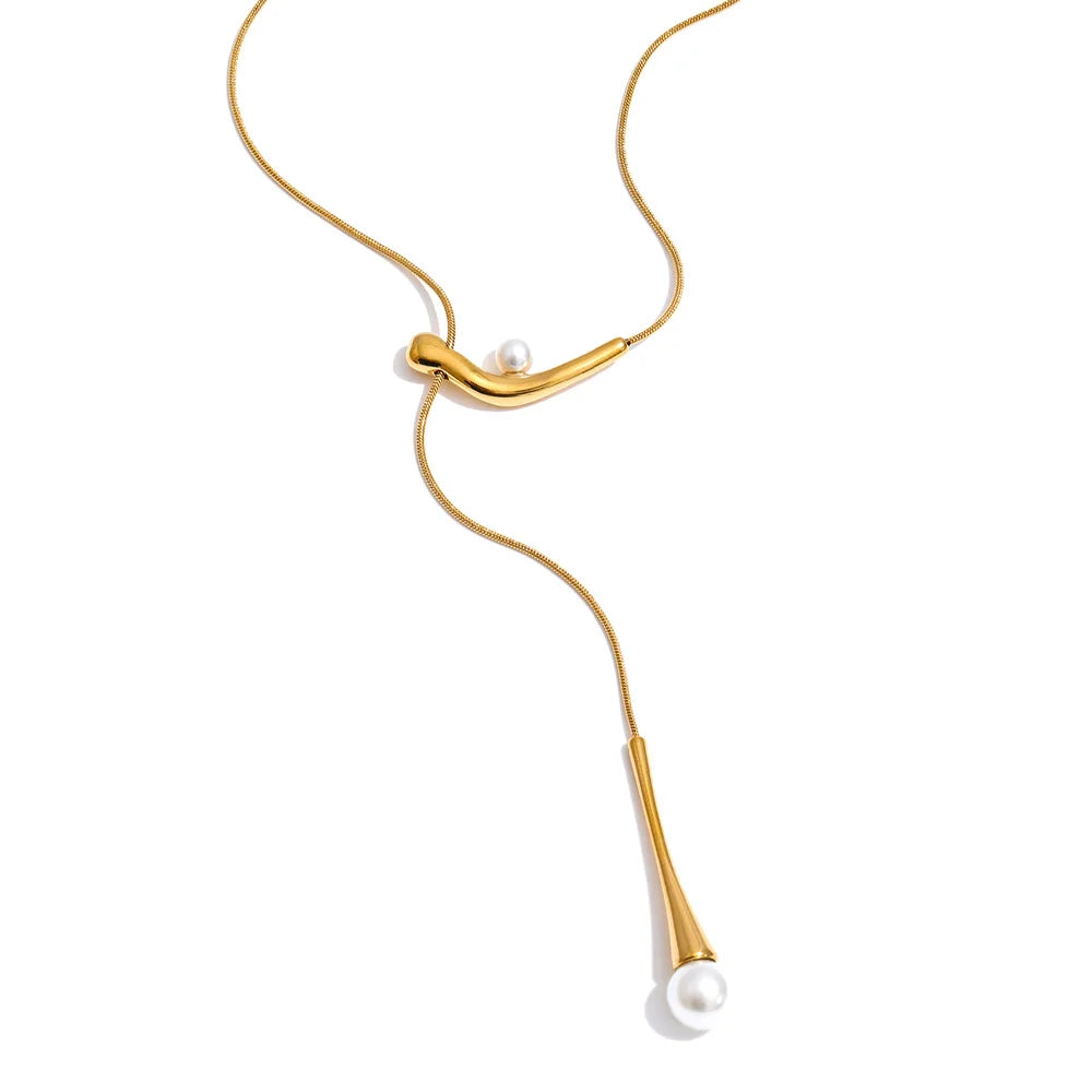 Pearl geometric chain necklace in gold-plated stainless steel with pearl.