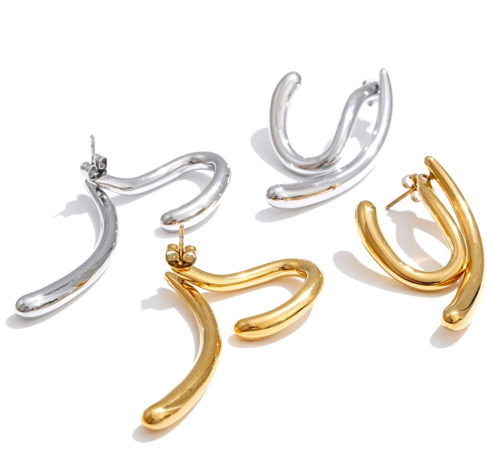 Geometric earrings in gold-plated stainless steel.